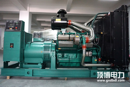 100千瓦柴油發(fā)電機(jī)組維修無小事，清洗油污不可小覷