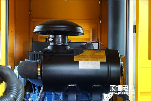 冷凍液中滲入機(jī)油，對(duì)發(fā)動(dòng)機(jī)汽缸有什么樣影響？